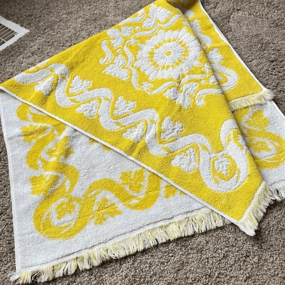 VTG St Mary’s Yellow White Medallion Terry Bath Towel Fringe 42x24 USA